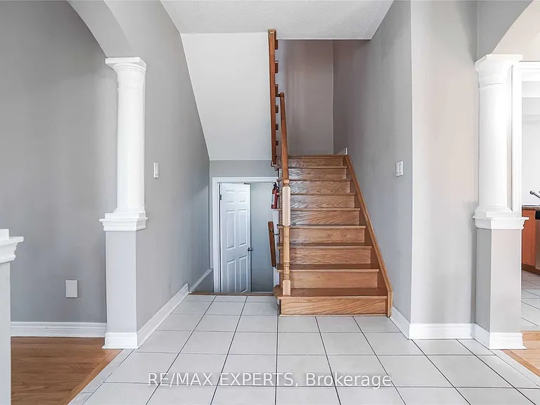 33 Saltspring Dr — Photo 23
