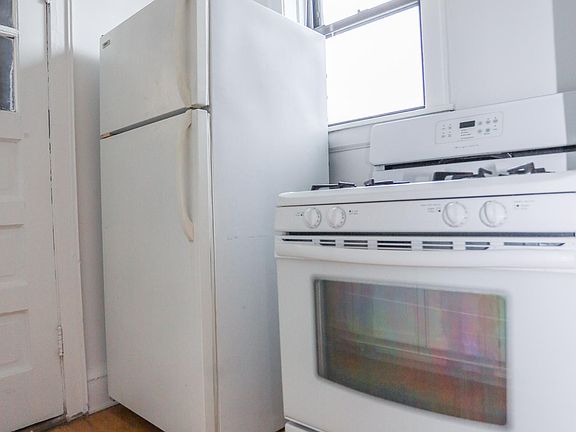2nd image of 4248 N Francisco Ave #1