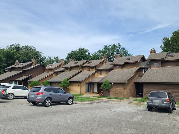 2nd image of 13926 Turnberry Ln