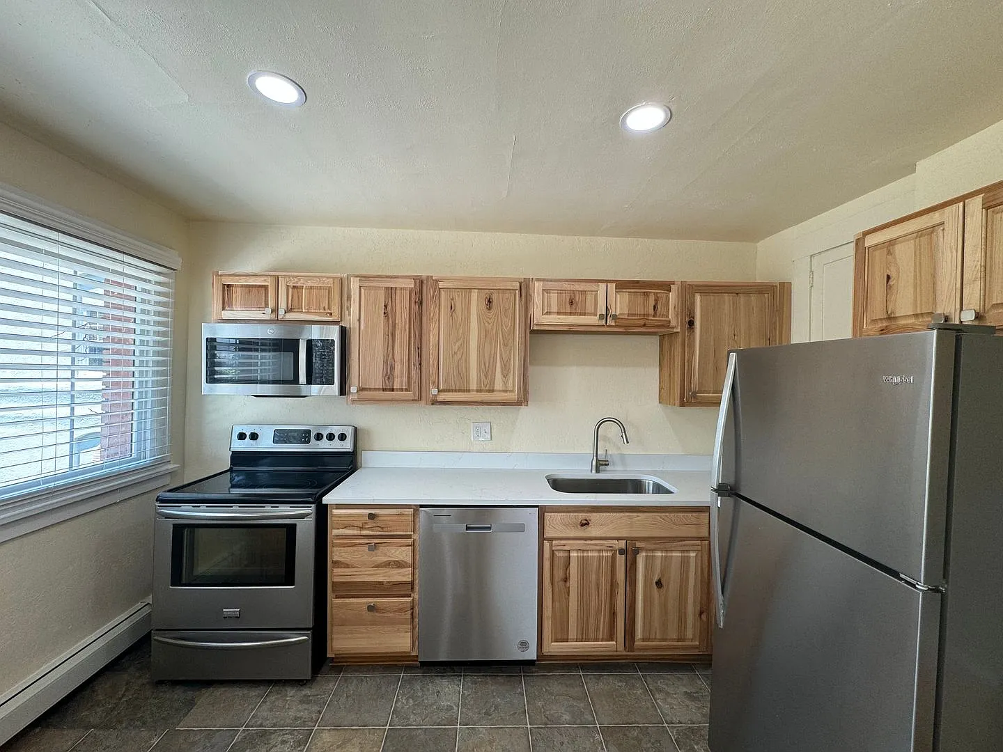 Fully updated 2 bedroom Apartment in the Avenues! — Photo 2
