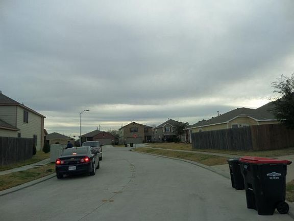 5th image of 703 Sun Lodge Dr