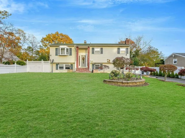 3005 New London Avenue, Medford, NY 11763