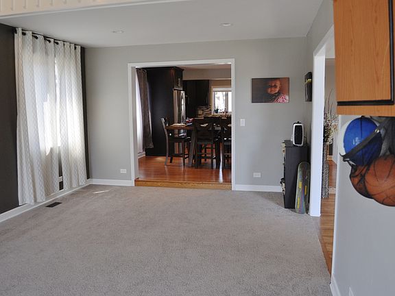 3rd image of 1414 N Mitchell Ave