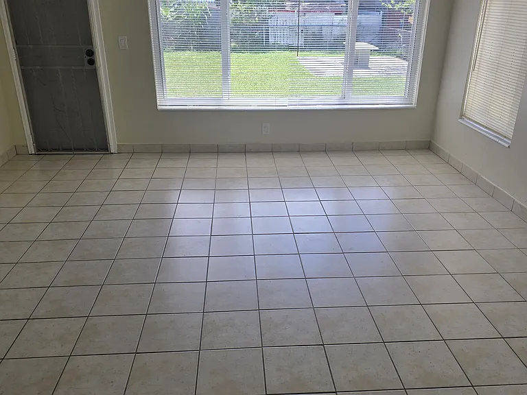 1221 NW 34th Ave — Photo 7