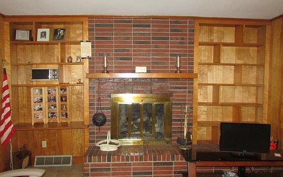 2nd image of 111 Laurel Ave W