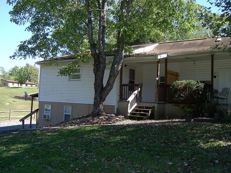 1st image of 1221 Brooks Ln