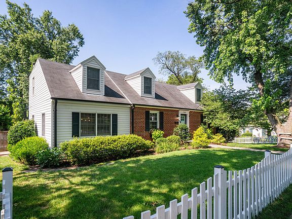 4th image of 740 Upland Pl