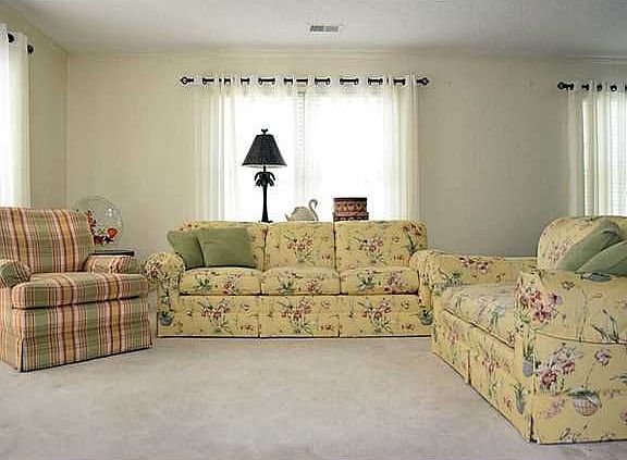 5th image of 17 Olde Orchard Dr