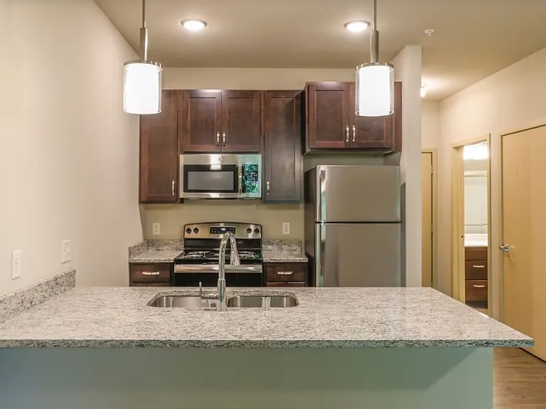 Lincoln Street Apartments — Photo 10