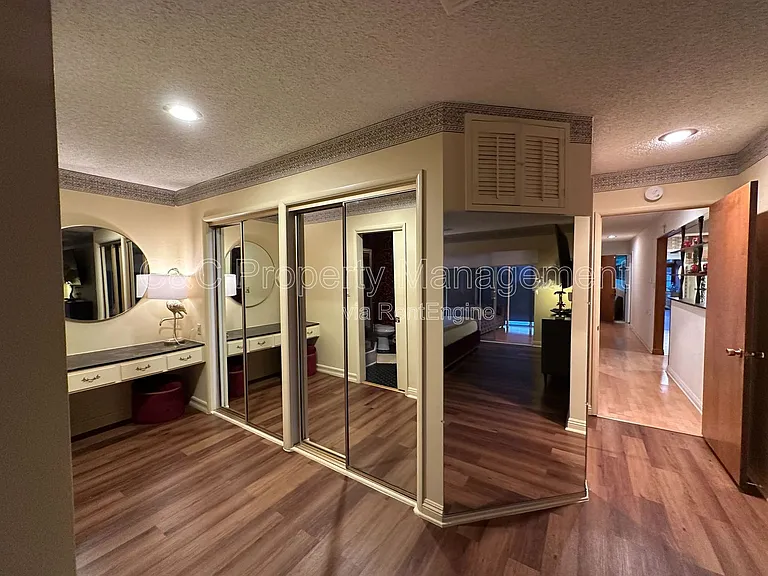425 Edgerton Dr — Photo 15