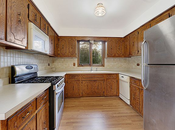 4th image of 13057 Finch Ct