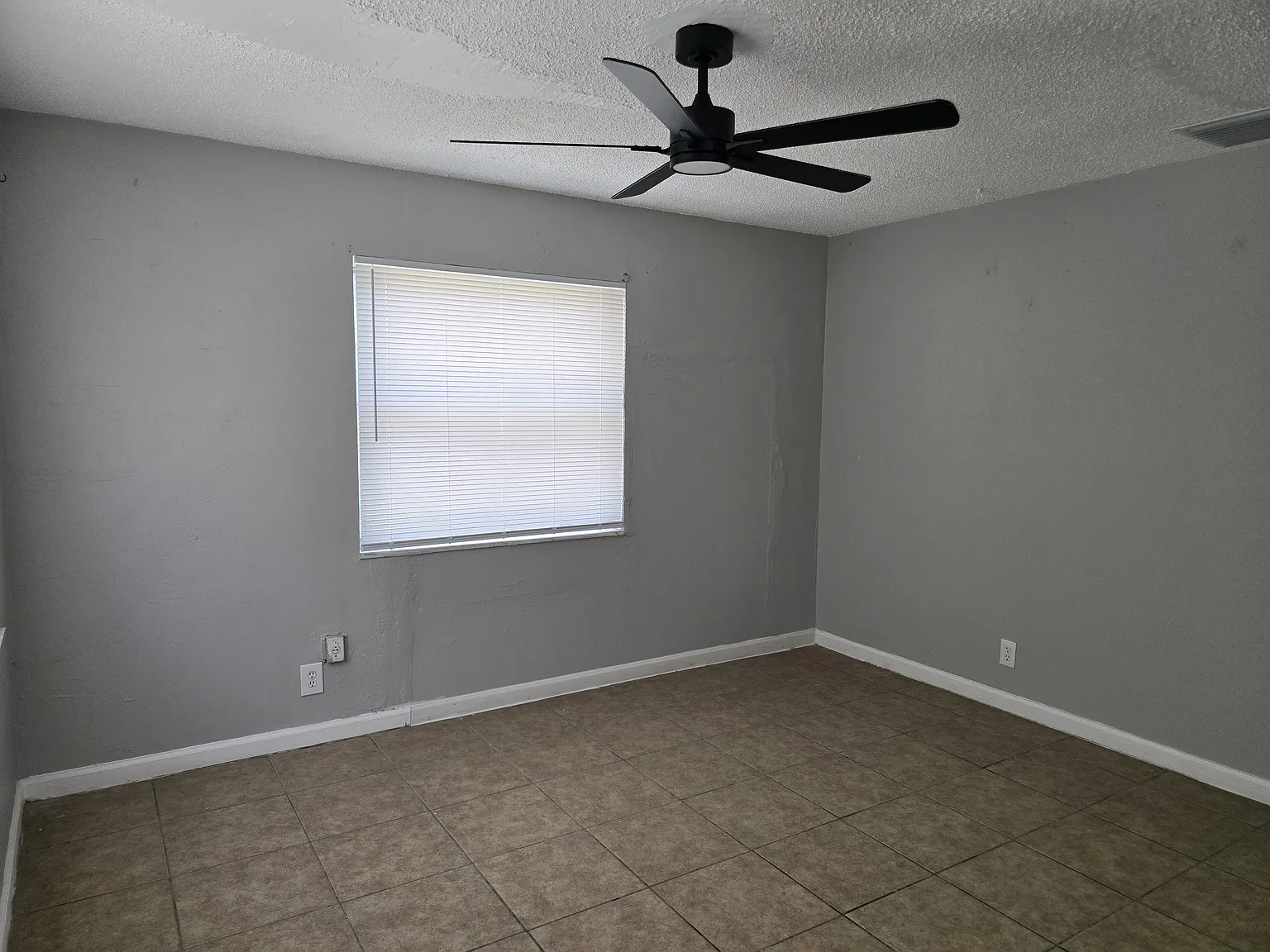1309 Silver Beach Rd — Photo 1