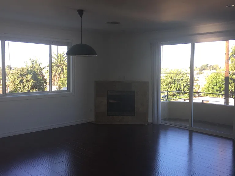 1530 Parmer Ave — Photo 10