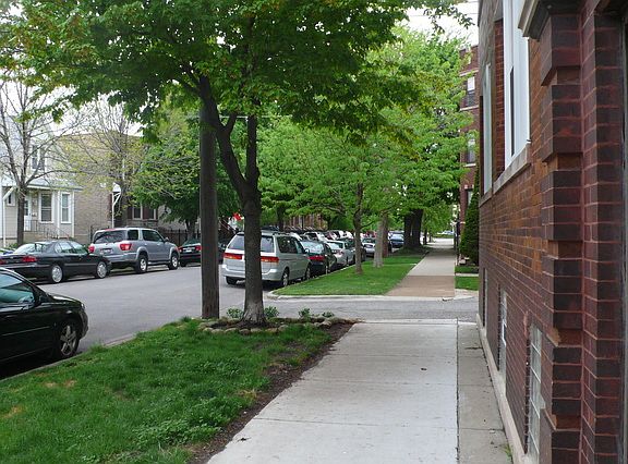 2nd image of 4311 N Leavitt St