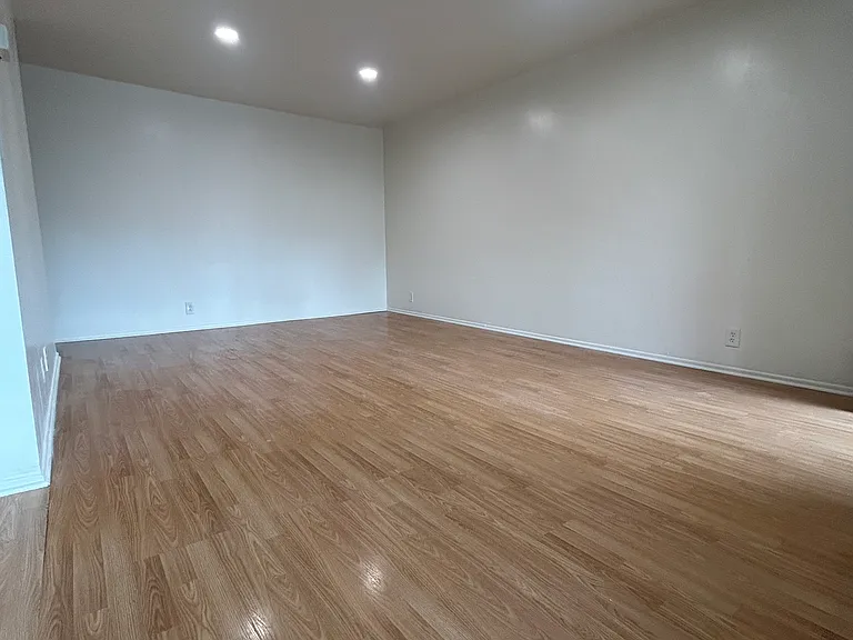 554 Greenbrier Dr #4 — Photo 5