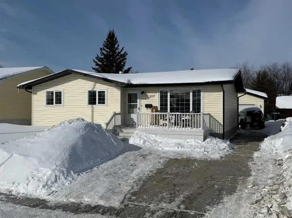 257 E Cochrane Cres, Wood Buffalo, AB T9K 1J6