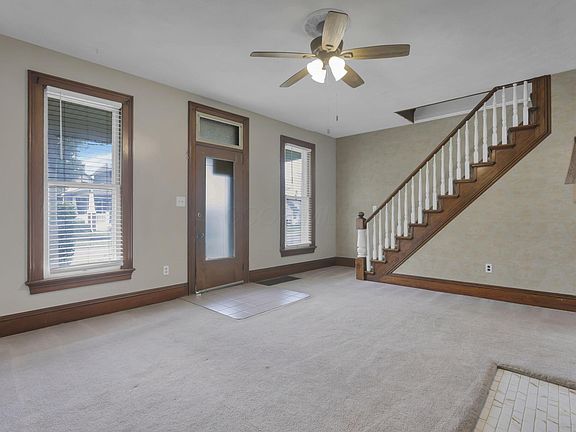 5th image of 178 W Locust St