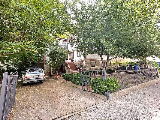 2nd image of 3601 Irwin Ave APT 3