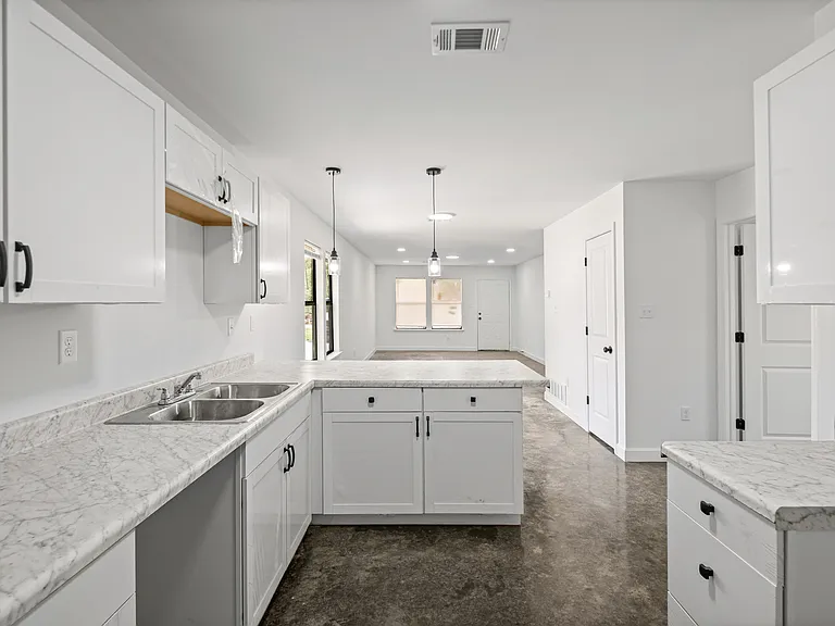 1493 S McLean Blvd — Photo 6