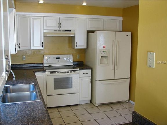 3rd image of 901 Edgewater Ct