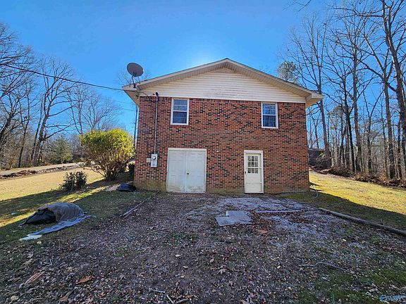 2nd image of 703 Rock Cliff Rd