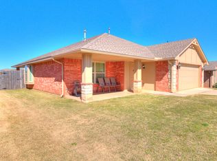 2409 Turtlewood River Rd, Midwest City, OK 73130