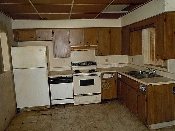 4th image of 404 Thomas Ave #10