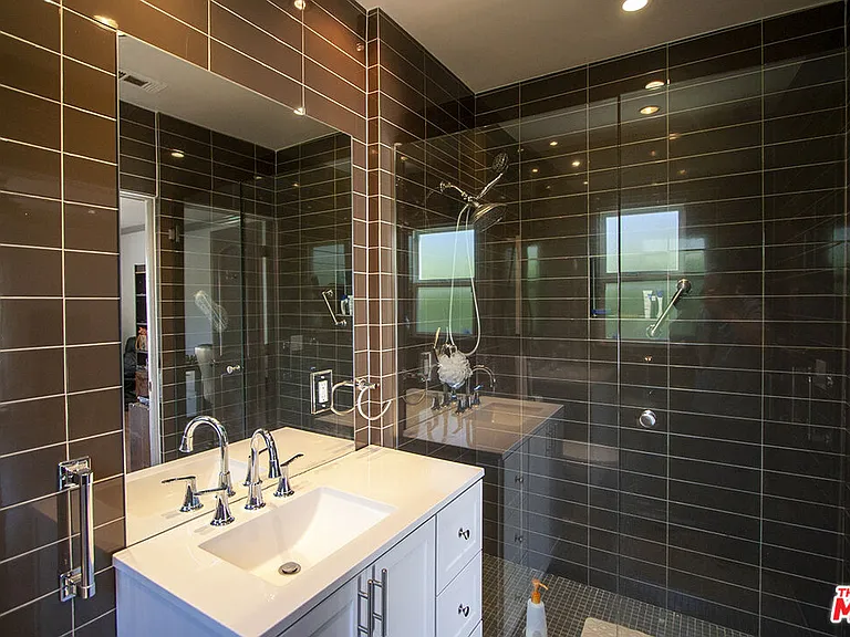 1173 S Point View St — Photo 13