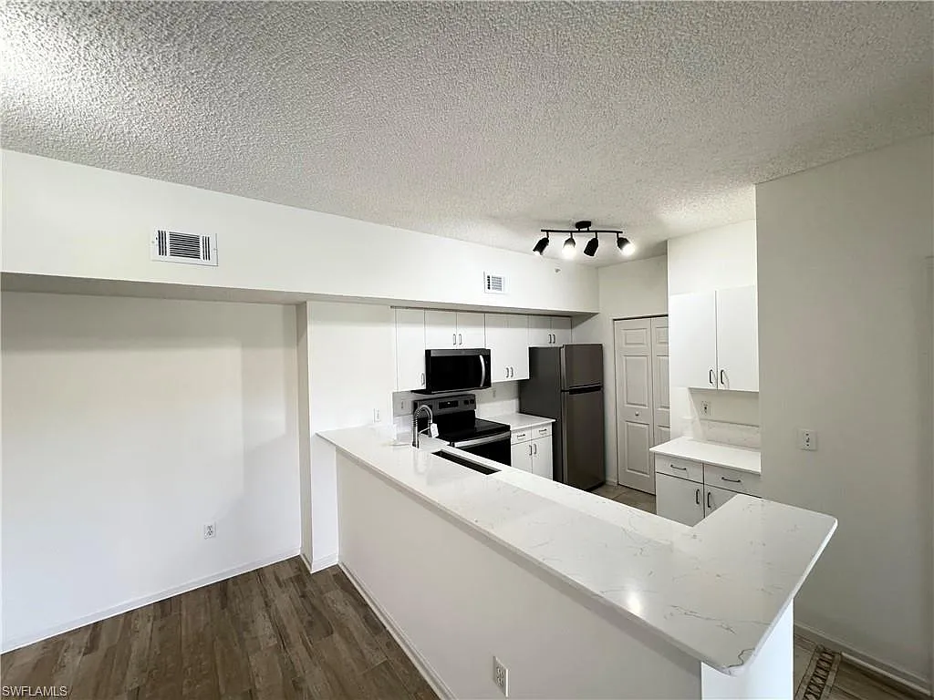 2 bed, 2.0 bath, 1037 sqft, $1,850 — Photo 4