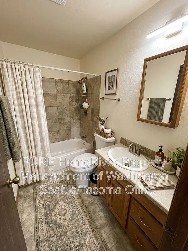 4 bed, 2.0 bath, 1700 sqft, $2,815 — Photo 4