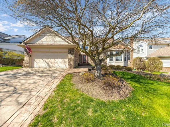 42890 Brookstone Dr, Novi, MI 48377