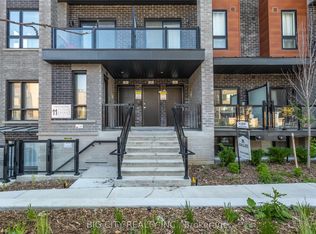 11 Lytham Green Cir #25, Newmarket, ON L3Y 0E1