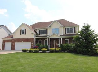 8050 Brook Cir, Macedonia, OH 44056