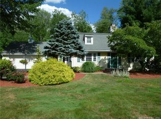 31 Oak Ridge Ln, West Hartford, CT 06107