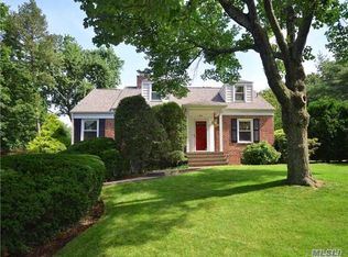 29 Orchard Farm Rd, Port Washington, NY 11050