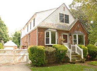 233 Verbena Ave, Floral Park, NY 11001