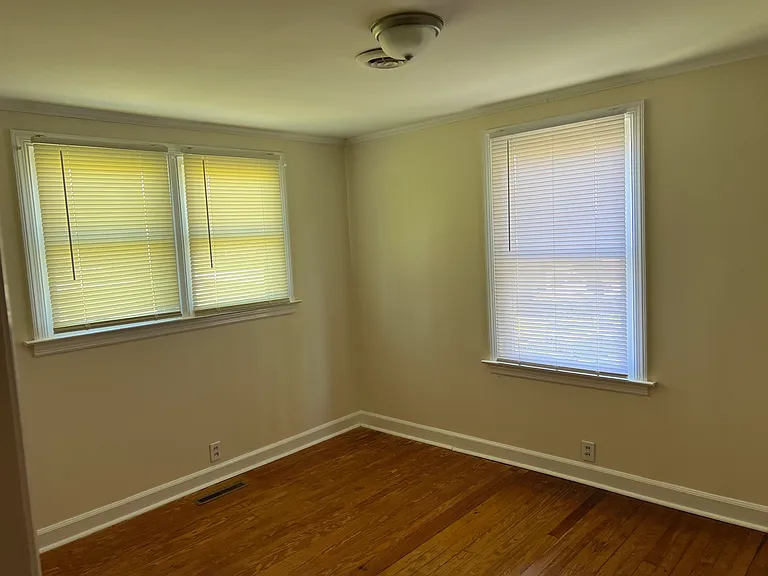 207 Russell St — Photo 6