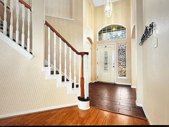5th image of 6123 Crown Hill Ln