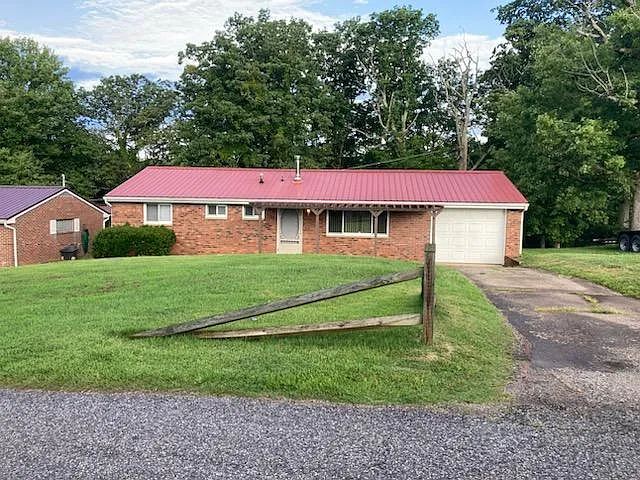 1561 Clearview Hts photo 1