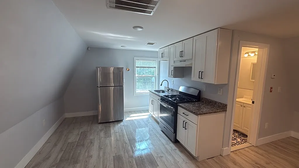 1 bed, $1,400 — Photo 4