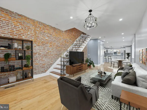 3372 Almond St, Philadelphia, PA 19134