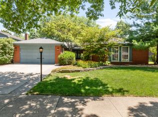 529 Williamsburg Rd, Glen Ellyn, IL 60137
