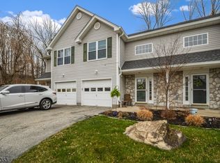 18 Beechmont Ter, Hamburg, NJ 07419