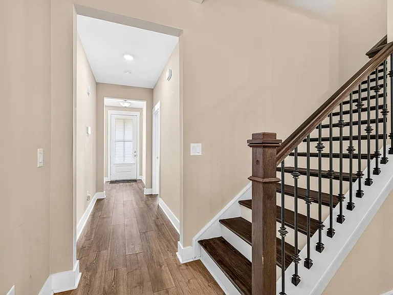 7795 Park Gate Dr — Photo 6