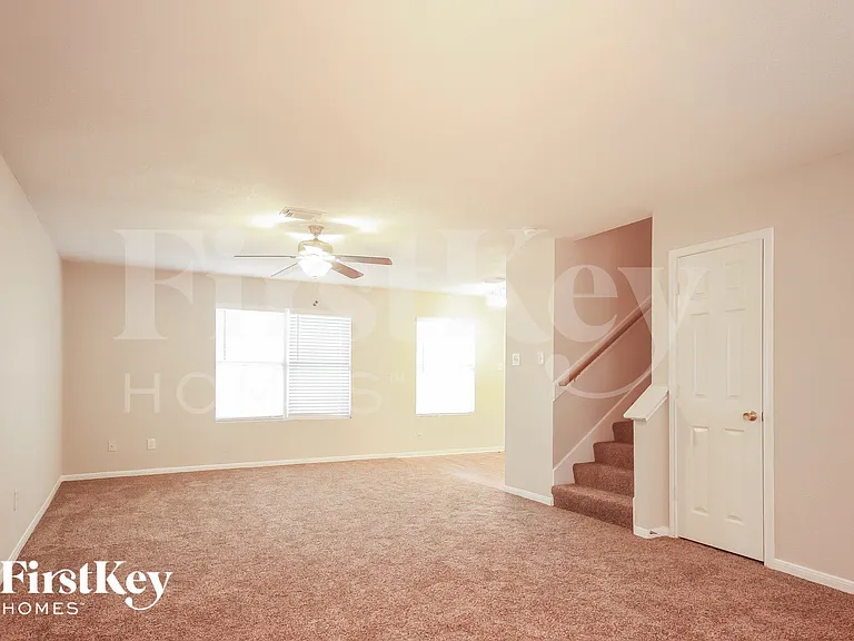 7223 Foxcrest Ln — Photo 2