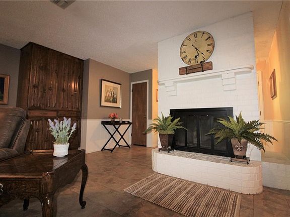 5th image of 405 Holly Ln