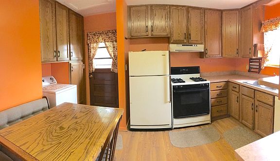 5th image of 13717 Washington St
