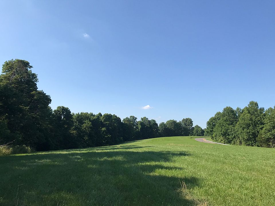 2nd image of 825 Woodrum Ridge Rd