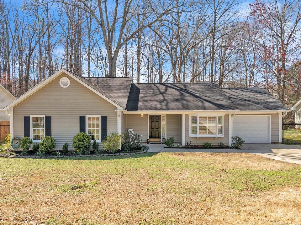 1st image of 104 Boxelder Ln