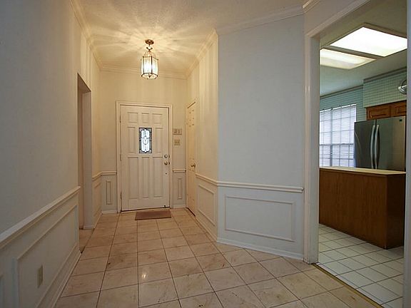 5th image of 15907 Hickory Cove Dr